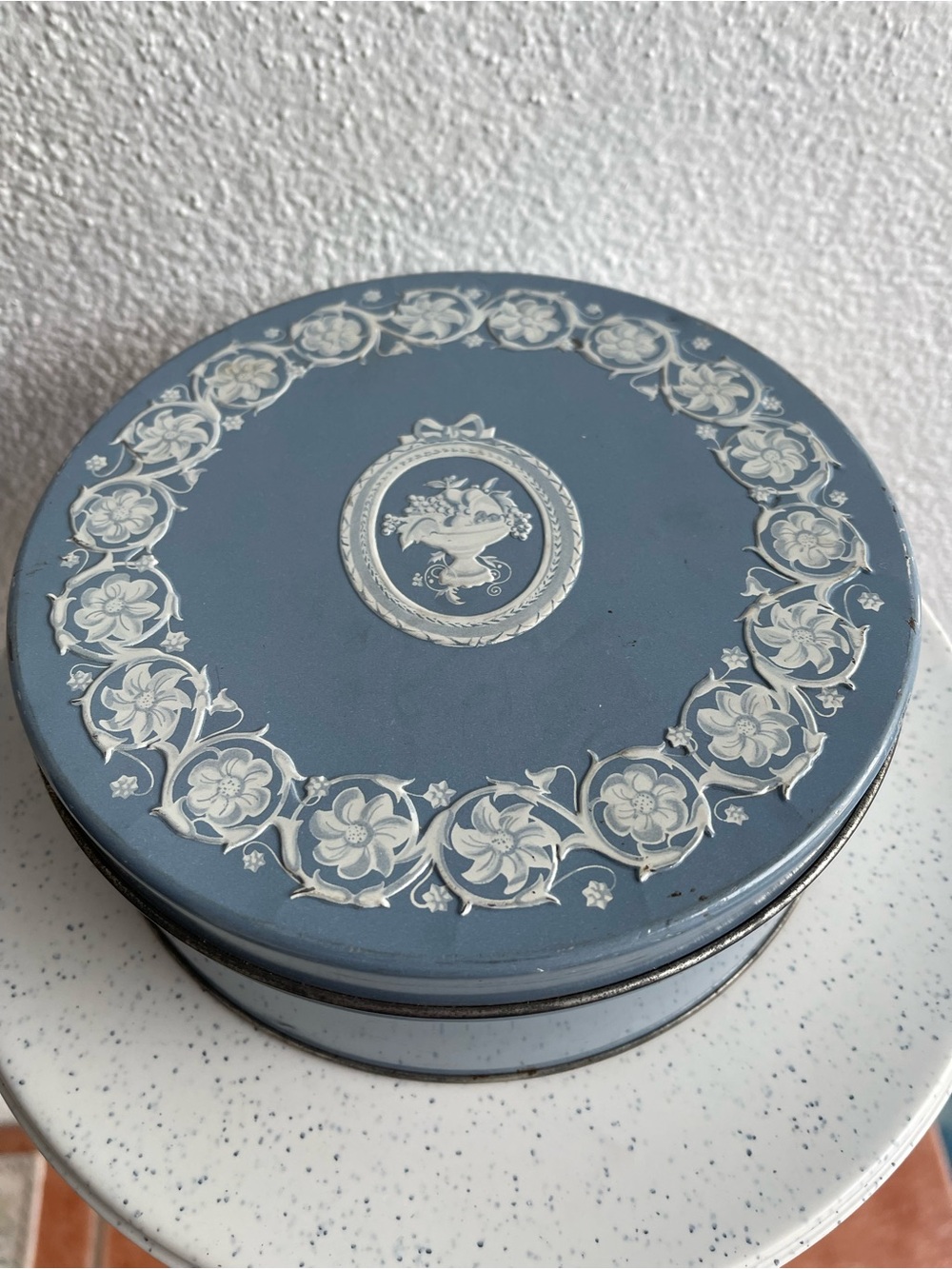 Blue Floral Decorative Round Tin… vintage